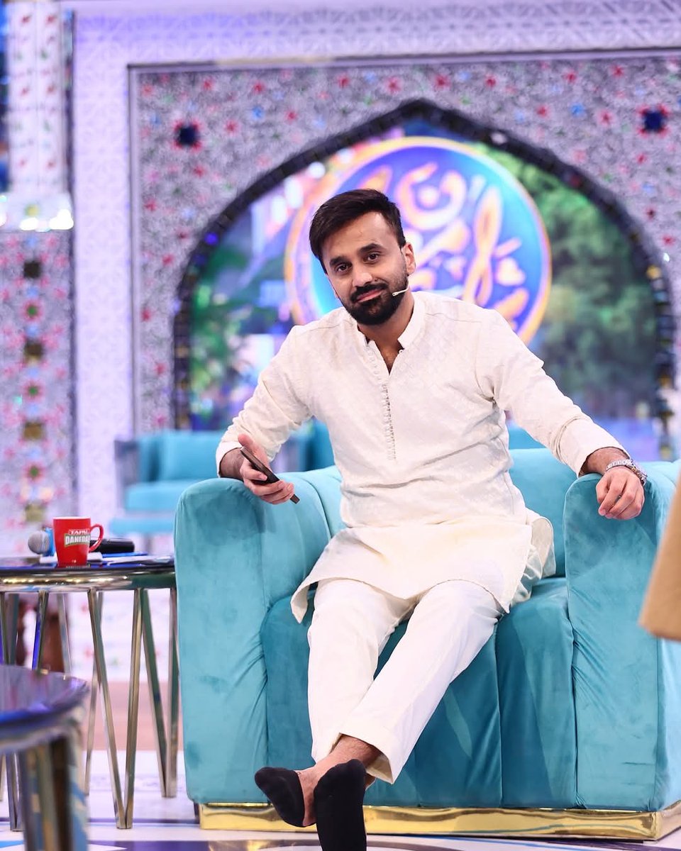 ShaneRamazanARY's tweet photo. Feel the spirit of Ramazan like never before with the amazing Waseem Badami!
Join Pakistan’s biggest Ramazan transmission, #ShaneRamzan, LIVE every day on #ARYDigital.
@WaseemBadami
#ShaneRamzan #ShaneSehr #MubarakMaheena #WaseemBadami #MonthOfGood #10thRamazan https://t.co/xGPD0kOLWG