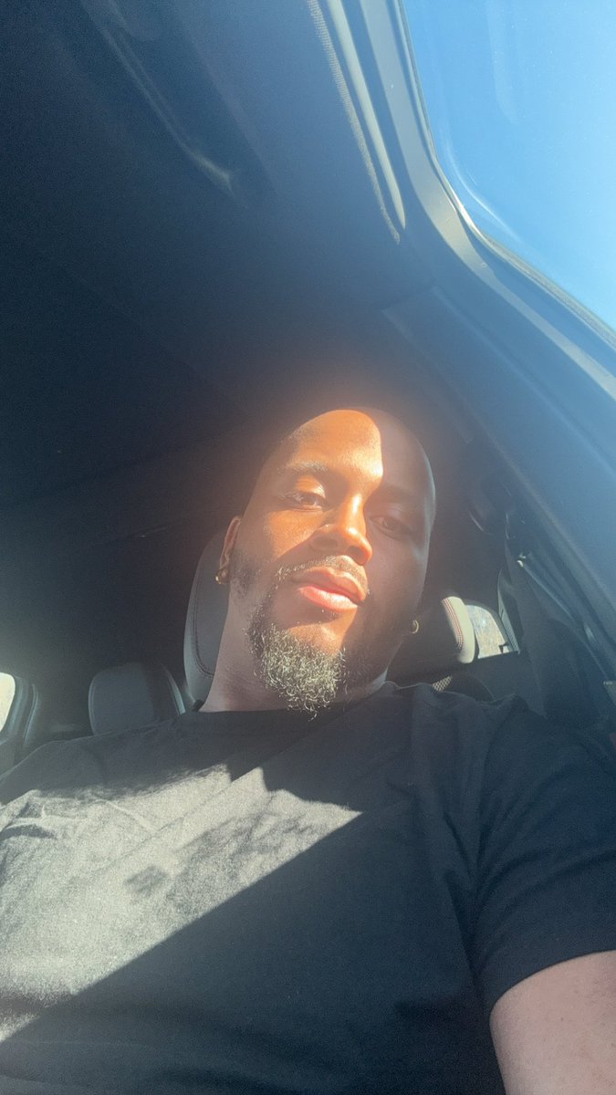 CallMe_Lando's tweet photo. ✌🏾😎 https://t.co/O15kxM6a1B