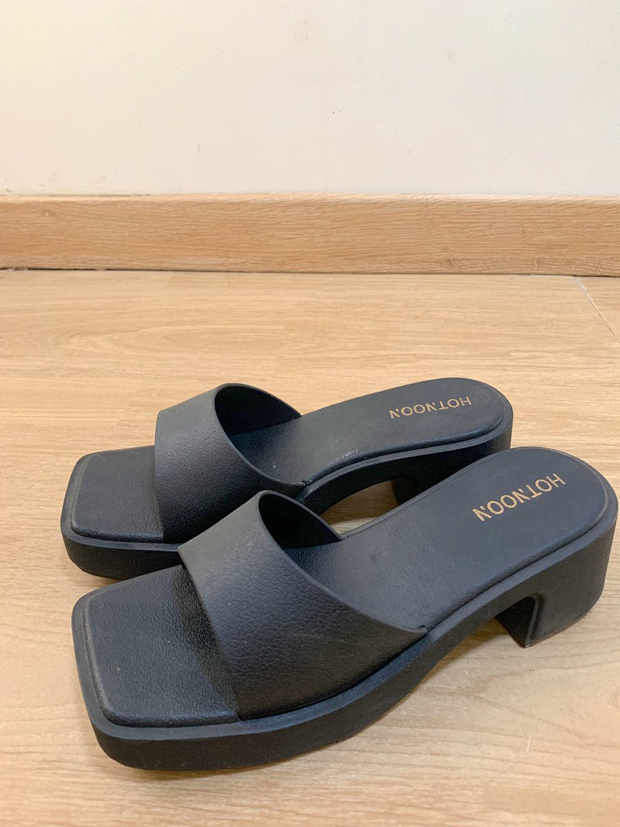 A4sons's tweet photo. ￼👡รองเท้าส้นสูงแบบสวม ยางพารา นิ่ม ใส่สบาย สำหรับคนใส่ส้นสูงไม่เก่ง🍃

พิกัด📌 https://t.co/dZshw4h3VR

#ช้อปปี้แฟชั่น https://t.co/2Zyg6aSs5C