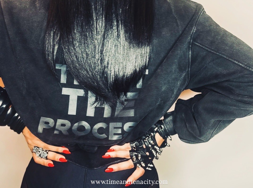 timeandtenacity's tweet photo. Let your style make the statement.
TIME AND TENACITY
Trust the Process – NYC Edition
📸: Trust the Process Vintage V-Neck Sweatshirt.
Concrete Dreams. Unstoppable Hustle.
Shop at https://t.co/B0zwu9YAs1 🔗 in bio.
#timeandtenacity #nyc #trusttheprocess #statementstyle https://t.co/8FTFDNEfbr