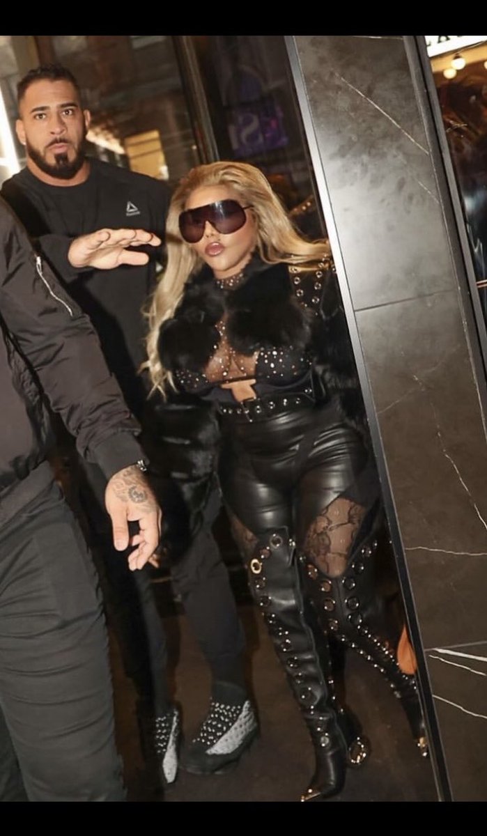 🔻Lil Kim🔻spotted at Busta Rhymes Album Release Party in NYC . .