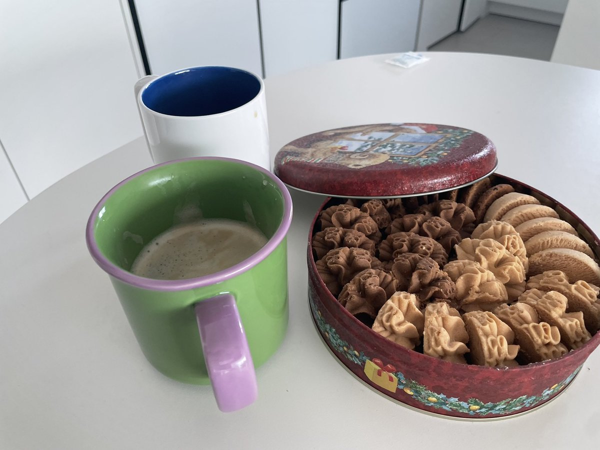 좋은 아침이네요! 오늘 볕이 진짜 좋아요🤍
이제 진짜 봄 같은 날씨네요.  이시국에도 빨리 봄이 오길 😷 미세먼지 조심하세요!