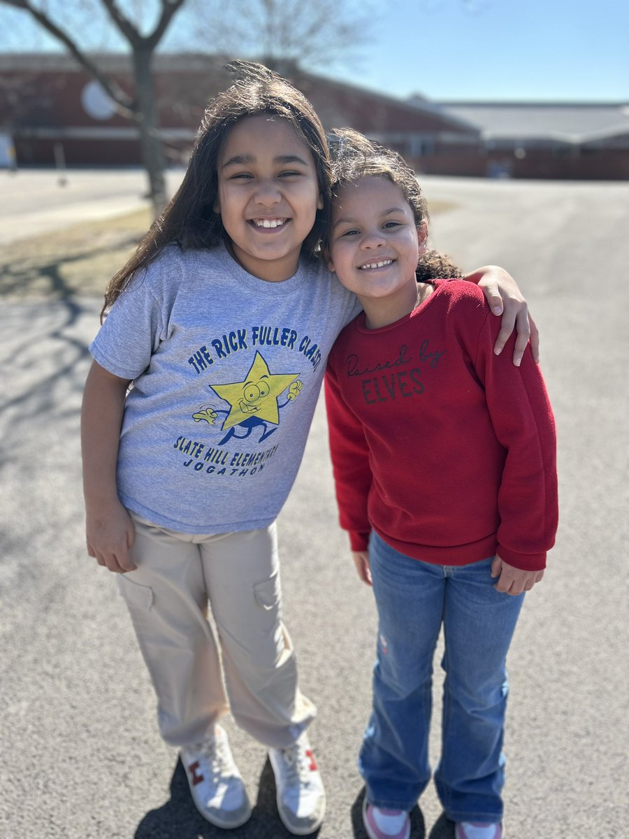 Sunshine and warm weather= smiles at recess! #theSlate⭐️🤩 #itsworthit