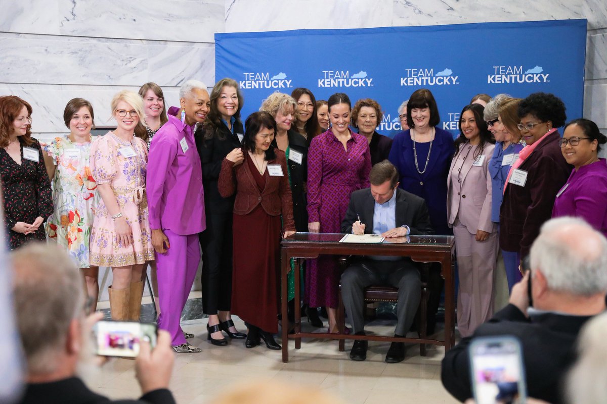 pattiminter4ky's tweet photo. In KY, we celebrate strong women and their contributions. Proud to stand with @govandybeshear, @ltgovcoleman and the KY Commission on Women as we inducted Alberta Jones, Ada Limón, Amanda Matthews and Kim Michele Richardson into the Kentucky Women Remembered exhibit. https://t.co/1GXbk8iFgQ