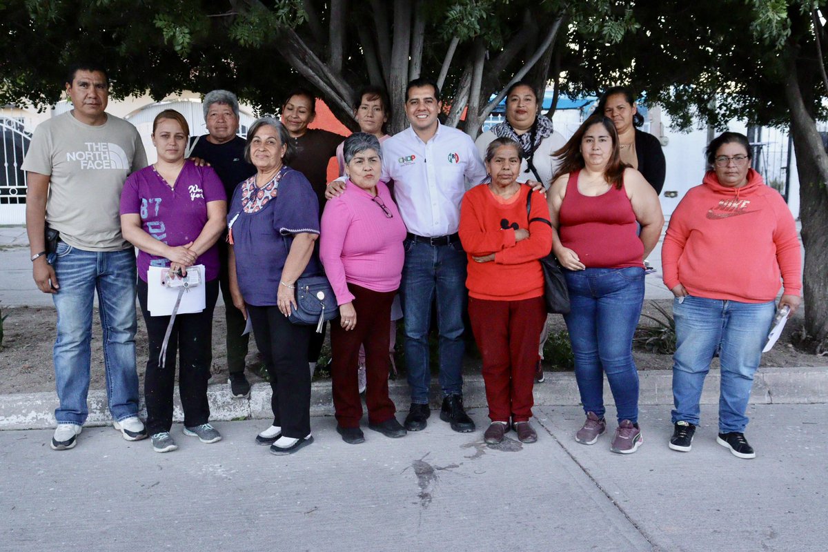 ArielMaaLopez's tweet photo. Inicio de semana con las #PresidentasGanadoras de nuestros enlaces Dora y Marco. Gracias a todas por abrirnos las puertas y seguir trabajando en el proceso de afiliación de nuestro partido. 💪🔥🔴
¡Estamos listos! #VolverAGanar #GrandezaPRI #CNOP https://t.co/vAr4iolQ3a