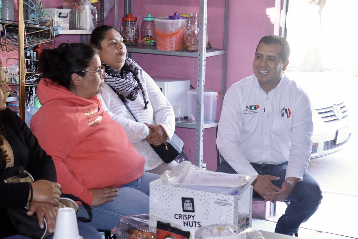 ArielMaaLopez's tweet photo. Inicio de semana con las #PresidentasGanadoras de nuestros enlaces Dora y Marco. Gracias a todas por abrirnos las puertas y seguir trabajando en el proceso de afiliación de nuestro partido. 💪🔥🔴
¡Estamos listos! #VolverAGanar #GrandezaPRI #CNOP https://t.co/vAr4iolQ3a