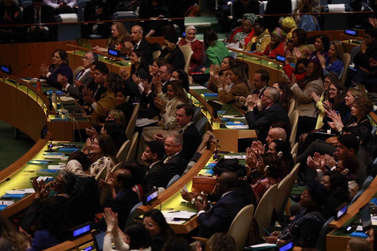 A 30 años de la adopción de la Declaración y Plataforma y Acción de Beijing, hoy es nuevamente un día histórico para las mujeres del 🌍. La Asamblea General de las 🇺🇳 adoptó la Declaración Política que marca la ruta para avanzar en el cumplimiento de sus derechos. #CSW69