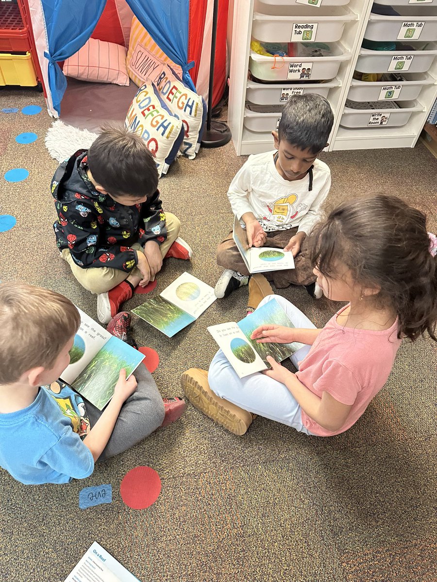KinderWithMsG's tweet photo. Hooray!! Book clubs are officially underway!
#HMEproud #MelissaSchools @melissaisd https://t.co/6kkhOuelfK