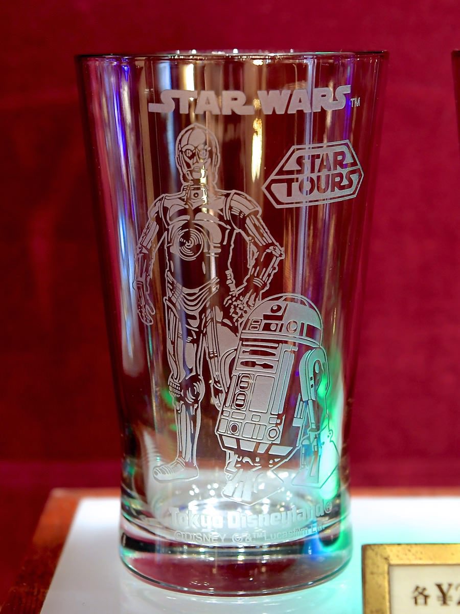 ちなみに現状、東京ディズニーランドにおいて、スターツアーズのロゴが