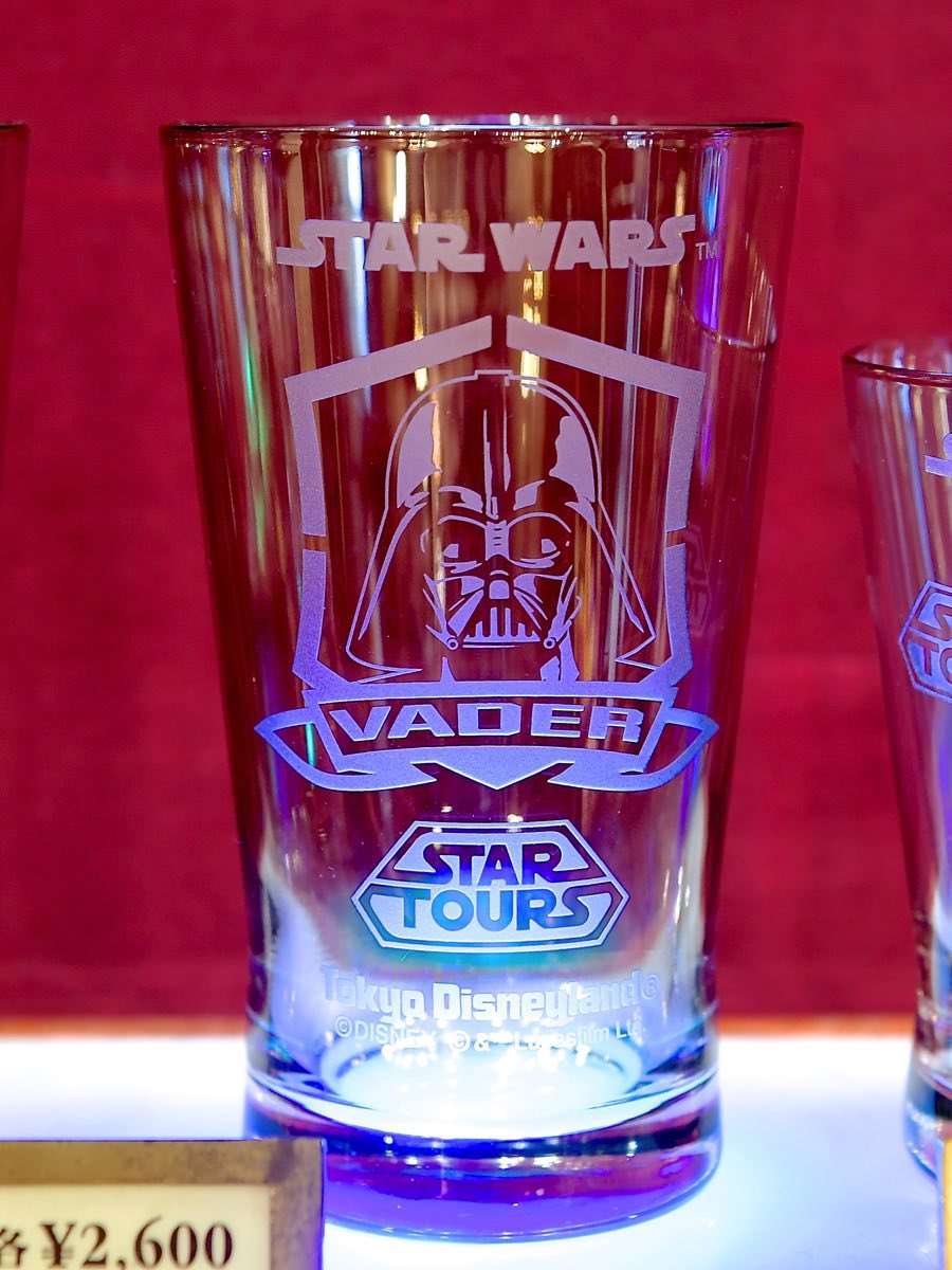 ちなみに現状、東京ディズニーランドにおいて、スターツアーズのロゴが