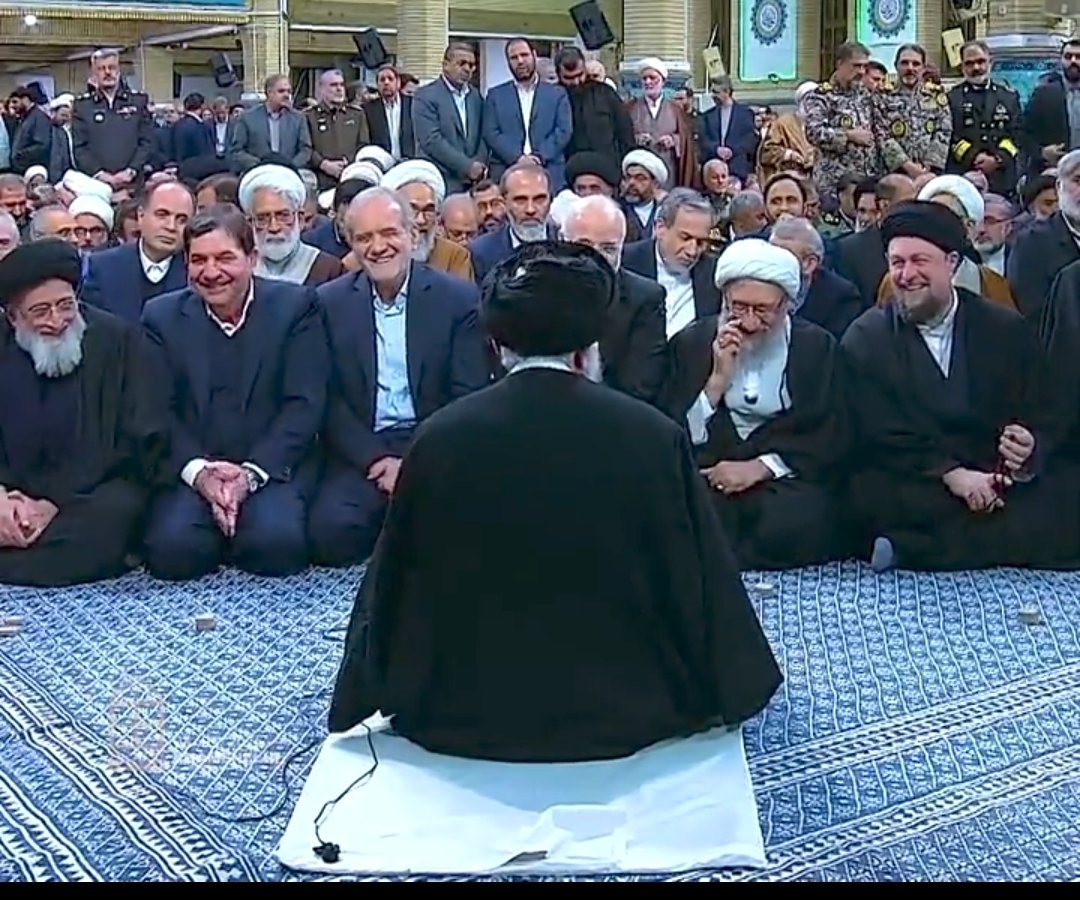 الدولة التي تُدار على سجادة الصلاة لا تُهزم أبداً، وتنتصر دوماً ،و ينتصر معها كل من يقف بجانبها .

#مسلسل_معاويه