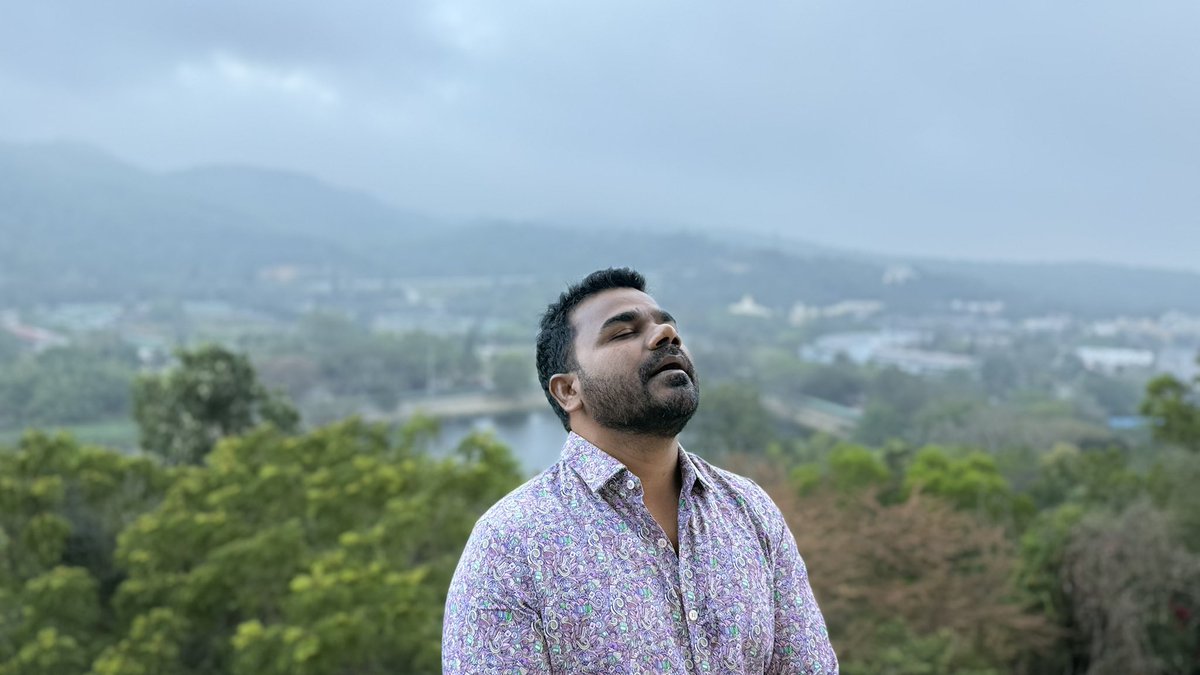 ఏడుకొండలవాడ  వేంకటరమణా 
గోవిందా గోవిందా ..
ఆపద మొక్కులవాడ అనాధ రక్షకా 
గోవిందా గోవిందా ..

@tirumala_tirupati_ @govinda_govindaa