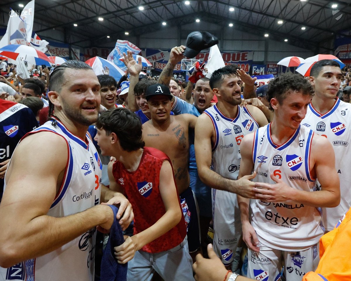 CNdeFbasketball's tweet image. Los pibes están felices (una vez más 😅)

#MismoEscudoMismaPasión