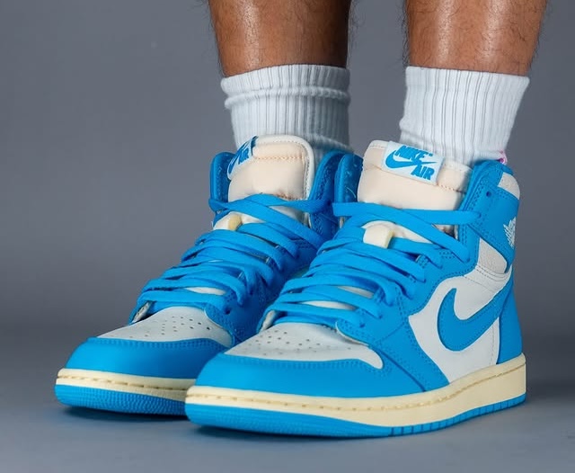 JustFreshKicks's tweet photo. ON FOOT LOOK: Air Jordan 1 High OG "UNC Reimagined" 🥶 https://t.co/WcjqSrWtVJ https://t.co/NvwbZ8zBw5