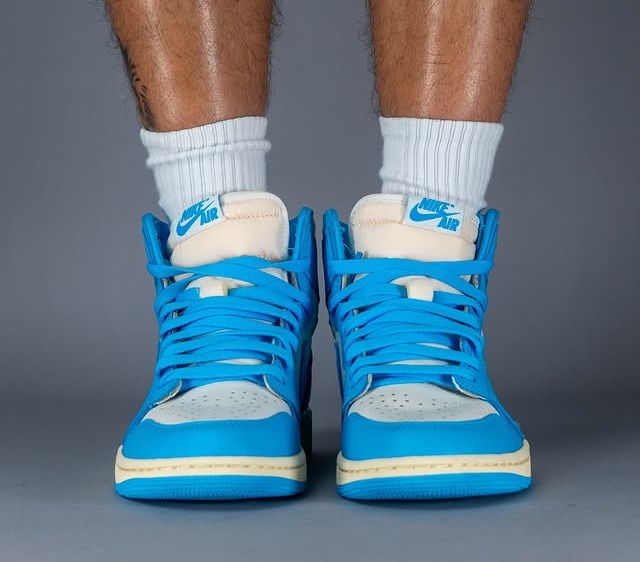 JustFreshKicks's tweet photo. ON FOOT LOOK: Air Jordan 1 High OG "UNC Reimagined" 🥶 https://t.co/WcjqSrWtVJ https://t.co/NvwbZ8zBw5