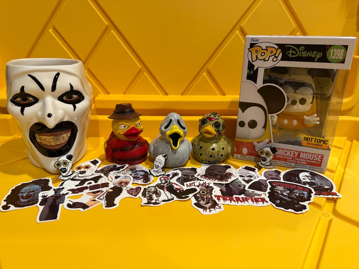 GabaghoulMedia's tweet photo. 🎉GIVEAWAY TIME!🎉Enter to Win 3 Ghoulish prizes!

Just FOLLOW @GabaghoulMedia & RETWEET this post to win an official Art the Clown Coffee Mug + Terrifier stickers + Art the Clown pin!🥳

👻Win a Freddy, Ghost Face, & Jason Ducks + Terrifier Stickers + Art the Clown Pin on our TikTok! @GabaghoulMedia 
🎃Win an Exclusive Mickey Mouse Halloween #Funko Pop! + Terrifier Stickers + Art the Clown Pin on our Instagram! @GabaghoulMedia 

🕘Giveaway ends Monday, March 17th at 11:59pm EST! Winner chosen at random with 48 hours to claim. Weekly giveaways for the rest of the year Good luck!🔪 #Giveaway #HorrorFans #GabaGiveaway #freestuff #horror #scary #TERRIFIER #TheGabaghoul
