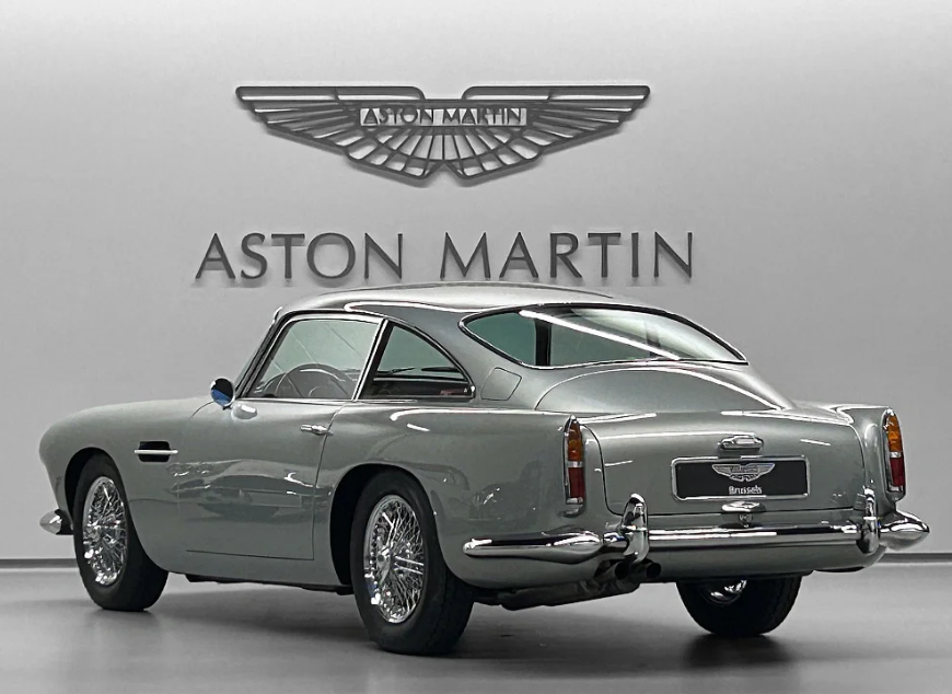 anna_343536's tweet photo. Aston Martin DB4
#CarPhotography #OldCarNostalgia #DailyCar #AstonMartin https://t.co/Bv5o4o8w9e