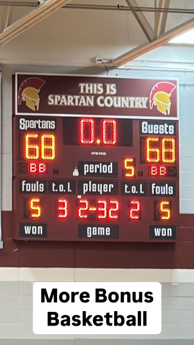 DeSmetJesuitHS's tweet photo. We’re heading to another OT at the #PalaceOnBallas between our #Spartans &amp; @CCPBasketball in the @MSHSAAOrg #C6D3 Championship #OhBaby #LetsGo @DeSmet_ADBarker @STLhssports https://t.co/dCGU7EOSKg