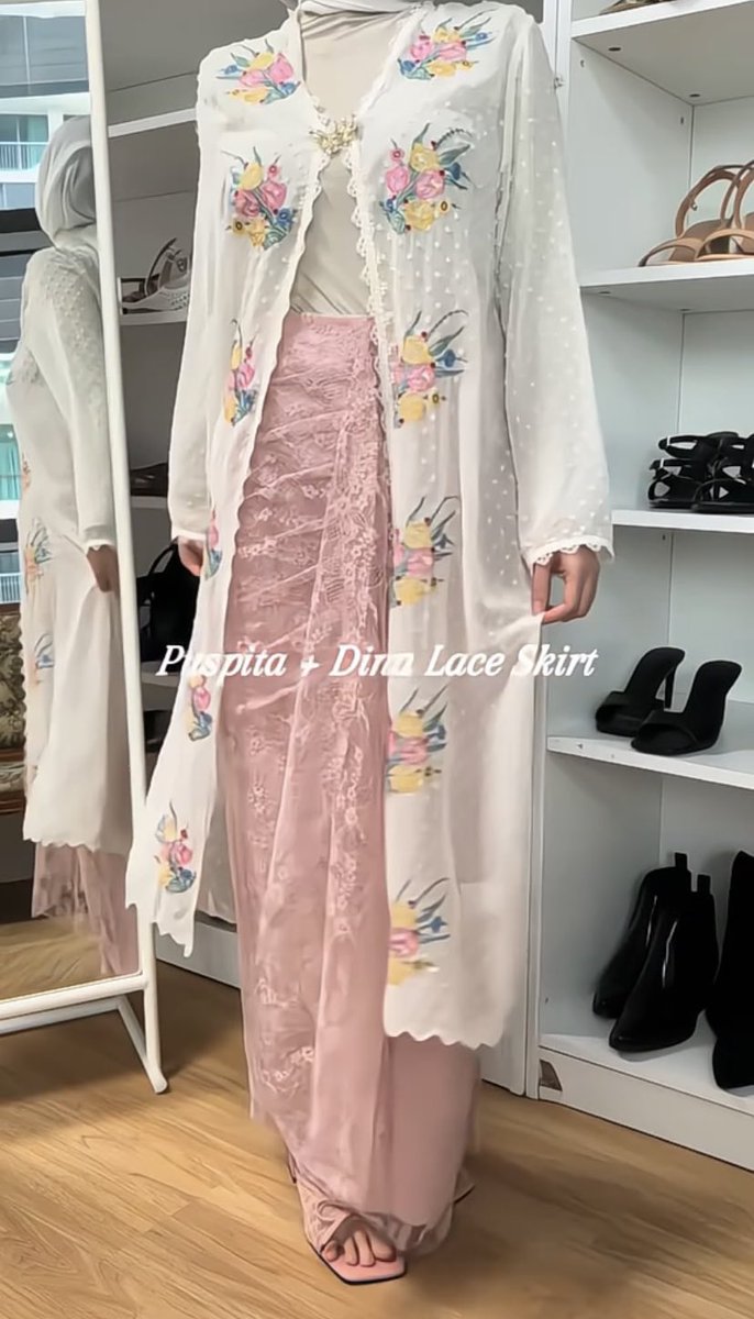 stvrlightssss's tweet photo. Cantiknya!!! 😳😳

maafff cakap, kalau dapat baju ni memang aku melawa jela waktu raya nanti. Sesuai pakai waktu open house, confirm kita yang paling cantik kat situ 😍✨✨ https://t.co/VOsSRjGeOl