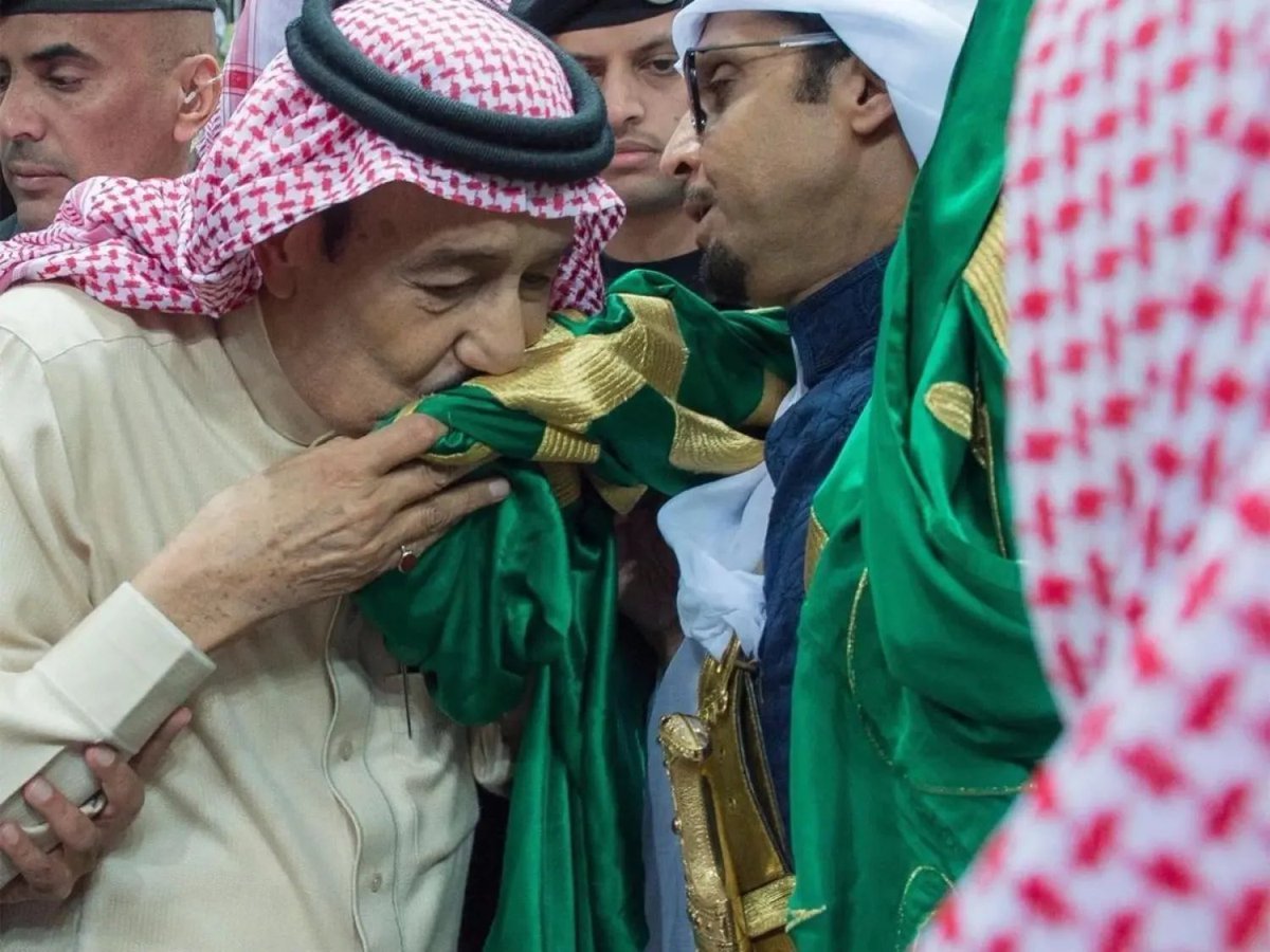 saudiexpat's tweet image. Today, Tuesday, March 11, the Kingdom of Saudi Arabia celebrates #Flag_Day, which is the day on which King Abdulaziz bin Abdulrahman Al Saud approved the flag with its great connotations that refer to monotheism, justice, strength, growth and prosperity, on the 27th of Dhu