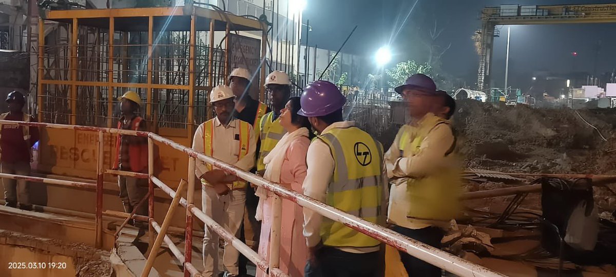 PMRCLofficial's tweet photo. When leadership meets dedication, transformation happens🚆⭐️
Mrs. Varsha Singh (Addl. Secy. UDHD) personally reviewed the progress of Moinul Haq Metro station during a late -night site visit, ensuring the project stay on track.#Pmrcl #hardwork #development #udhd https://t.co/Q8OT0ddVvI