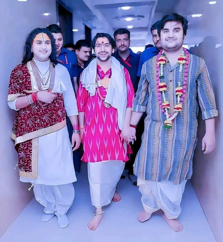 धीरेंद्र शास्त्री जी ने सनातन बोर्ड बनाये
जाने की मांग रखी है, जिसका जोरदार समर्थन होना चाहिए  जय श्री राम