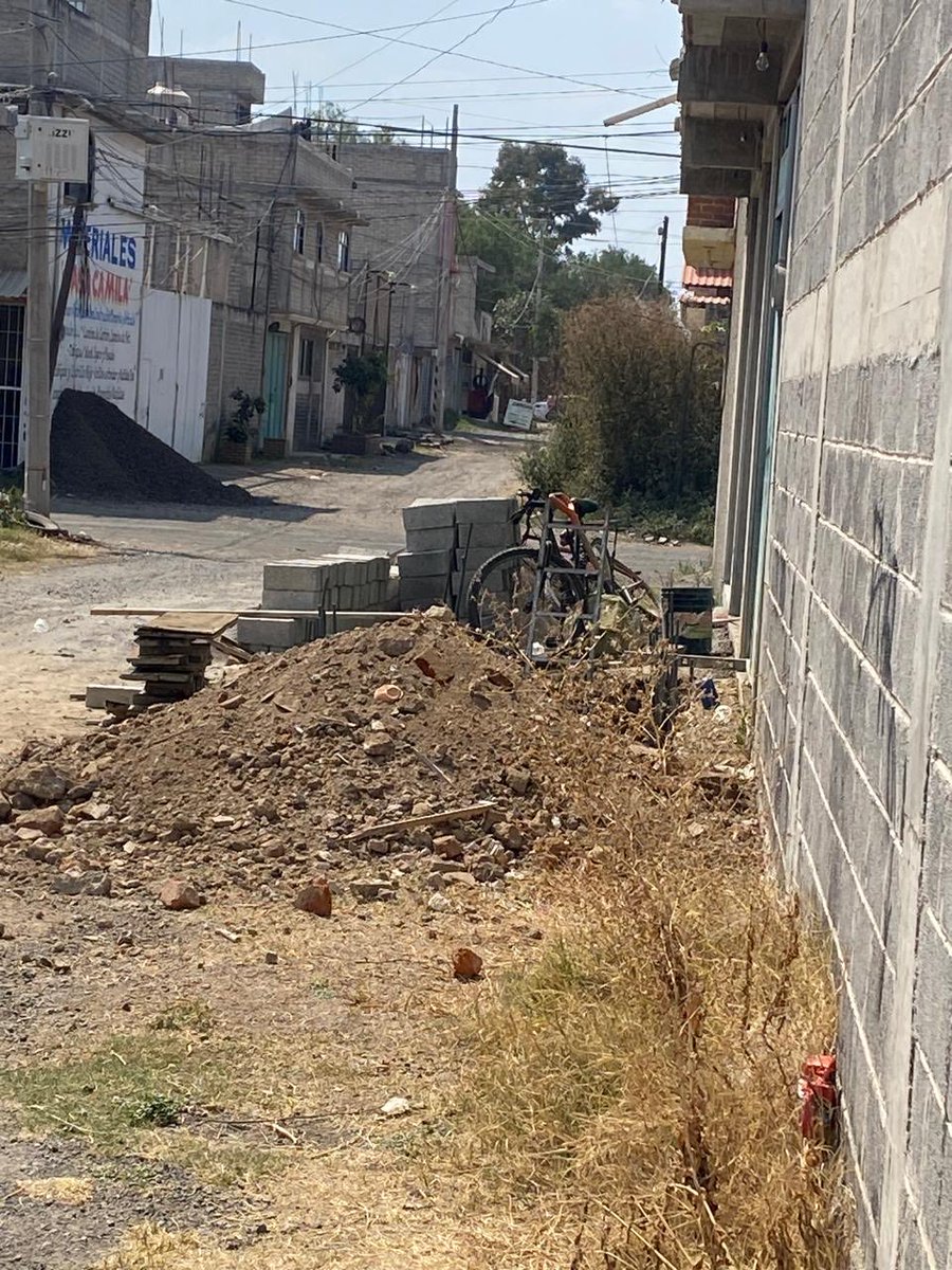 dpr952's tweet photo. En la calle Azalea esq Francisco Jiménez Col. Ampliacion La Conchita están construyendo una fosa séptica en plena calle con total impunidad y complicidad de las autoridades, además esa obra está clausurada⁦@bereheca⁩ ⁦@GobiernoTlahuac⁩ ⁦@TlahuacRenace⁩ #tlahuac https://t.co/ypy47khCYn