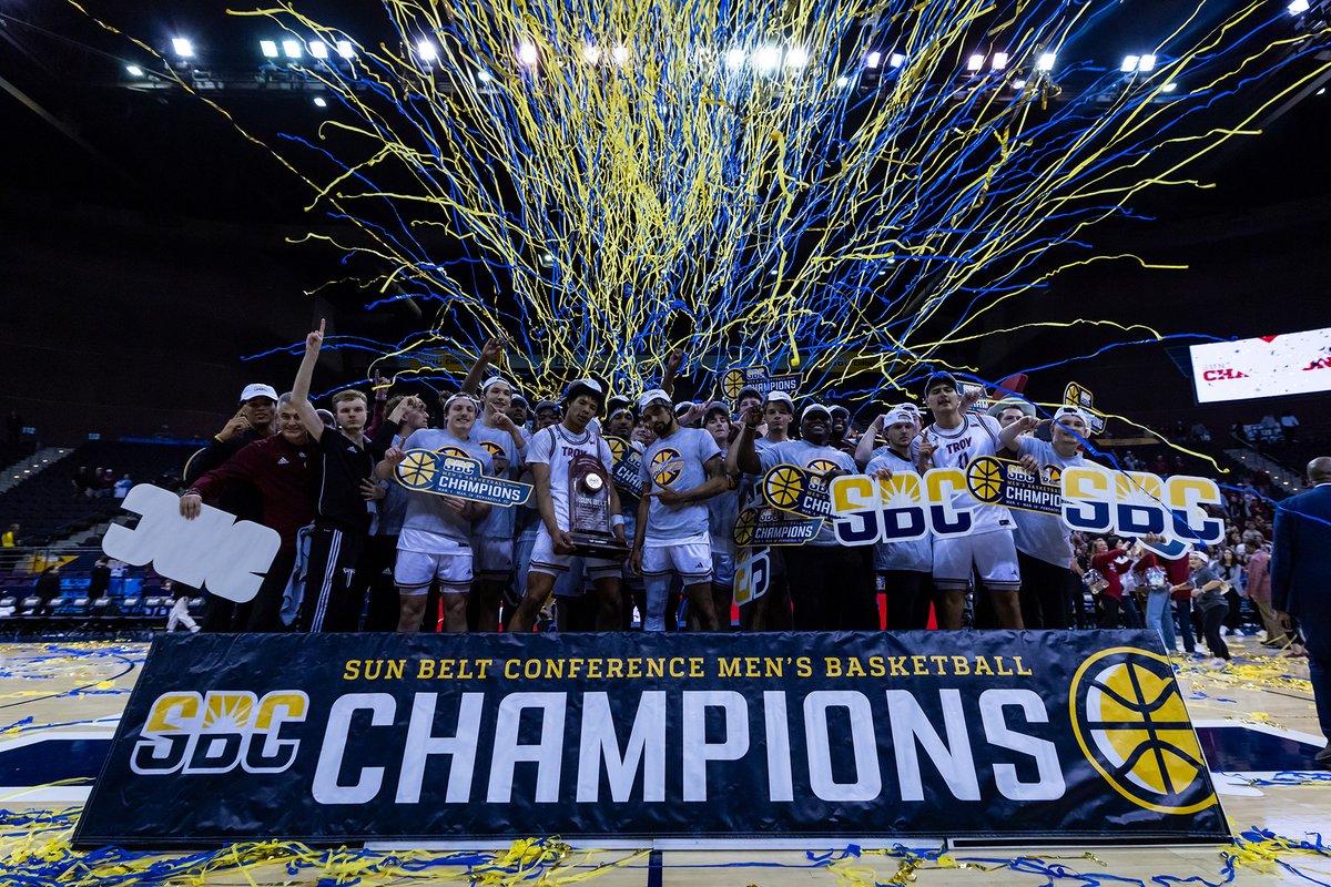 𝗧𝗥𝗢𝗣𝗛𝗬 𝗧𝗢 𝗧𝗛𝗘 𝗧𝗥𝗢𝗝𝗔𝗡𝗦.

<a href="/TroyTrojansMBB/">Troy Trojans MBB</a> hoists the #SunBeltMBB Championship trophy and is headed to <a href="/MarchMadnessMBB/">NCAA March Madness</a> for the third time in program history. #SunBeltMBB ☀️🏀