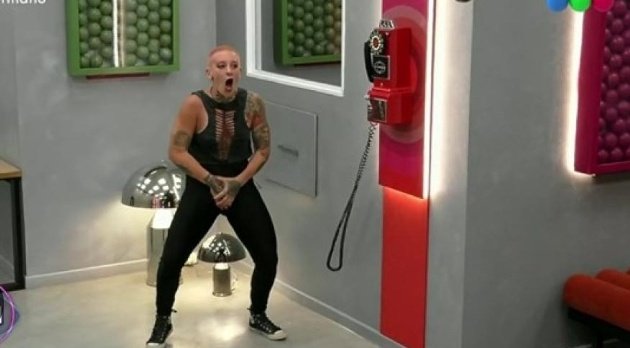 iconicbitttch_'s tweet photo. DALE PELADA HACELOS SUFRIR TE AMOOOOO #GranHermano https://t.co/T8NmNQS2Ue