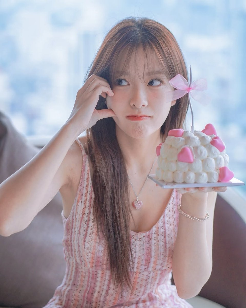 Junemewnich_VN's tweet photo. Happy birthday Công chúa🎂🎉🌟💖

MEWNICH 23rd BIRTHDAY
#MewnichHBD11Mar 
#Mewnich https://t.co/owt1jso2oS