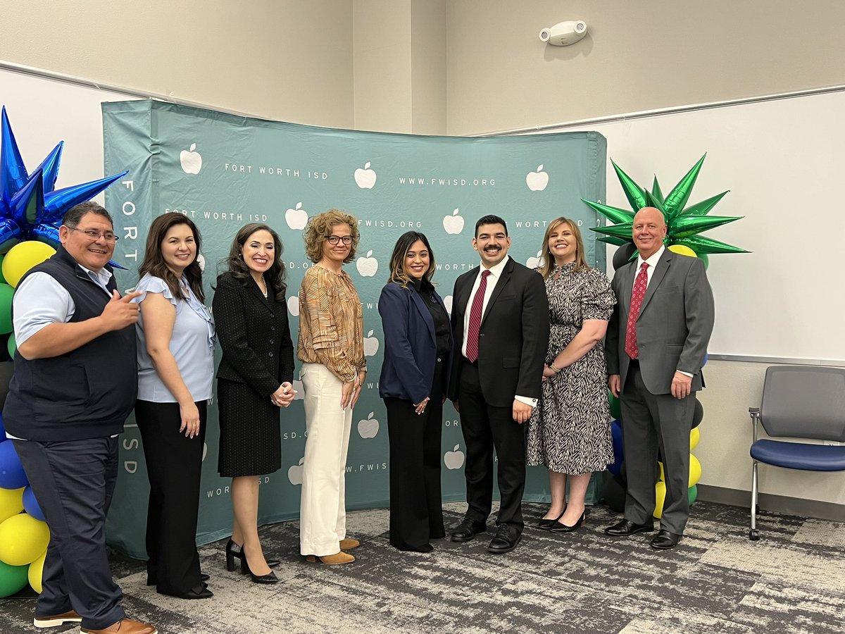 CortezLupe1's tweet photo. Proud of our first Principal Fellows cohort! Huge thanks to the Principal Mentors, Dr. Lee and Dr. Valle for their guidance!!! Excited for the leadership ahead! #FutureLeaders @CharlieGarciaFW @CreneshaCotton https://t.co/Pa1eAxwHp1