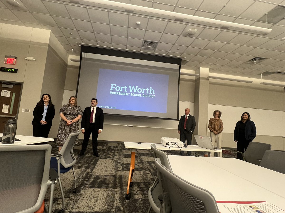 CortezLupe1's tweet photo. Proud of our first Principal Fellows cohort! Huge thanks to the Principal Mentors, Dr. Lee and Dr. Valle for their guidance!!! Excited for the leadership ahead! #FutureLeaders @CharlieGarciaFW @CreneshaCotton https://t.co/Pa1eAxwHp1