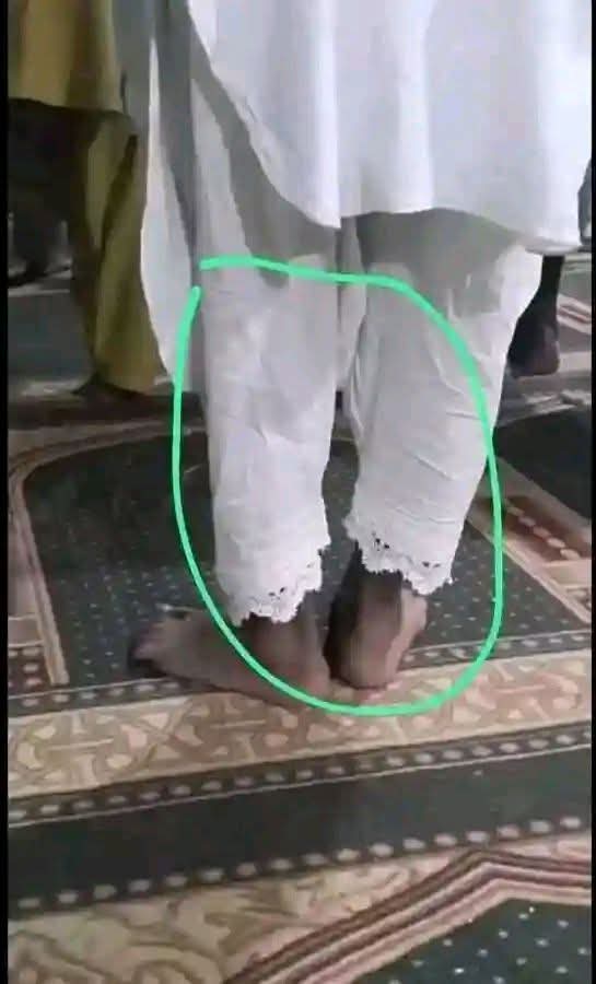 Aw_Apka_Hun's tweet photo. شادی شُدہ حضرات رمضان میں سحری کے بعد ذرہ نہیں پورا احتیاط کریں ۔۔، ،🙏🙏
شکریہ ۔۔، 😊 https://t.co/1qEbbStMuh