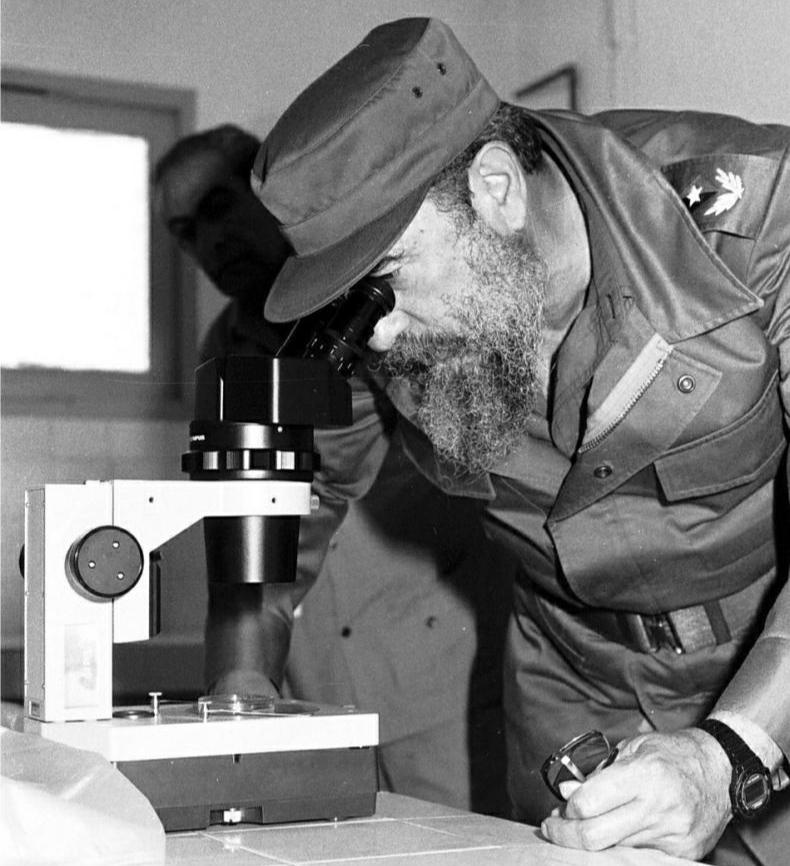 Fidel: (...) El desarrollo del espíritu científico y técnico en el seno de nuestro pueblo tiene que ver con nuestro más importante recurso natural —como hemos dicho otras veces—, que es el hombre. 
#LaHabanaViveEnMí 
#LaHabanaDeTodos