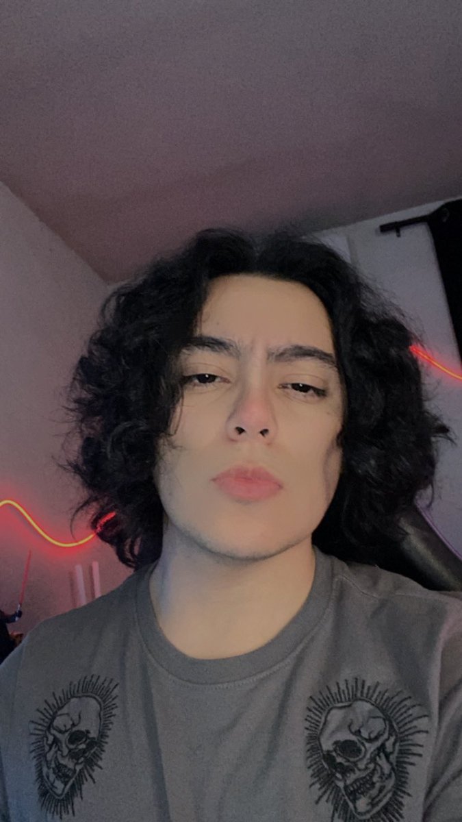 Hunidy_'s tweet photo. Greñudo y chismoso en vivo con mucho chisme vengaan🫵🏼🫵🏼
(si veremos la velada)

Link abajo o Hunidy en Twitch‼️‼️ https://t.co/DmGdAqGxuv