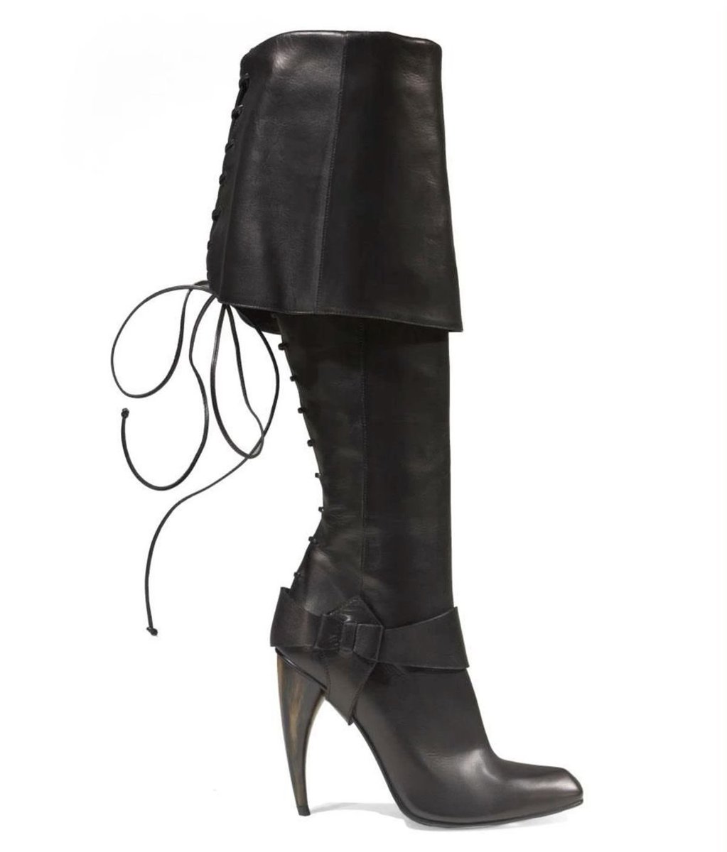 dollbodydoesoul's tweet photo. alexander mcqueen horn heeled boots ss03 https://t.co/QUelzSuJoL