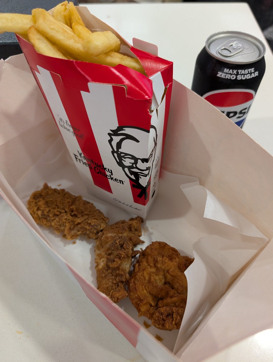 Cluttered Minimalist tweet media