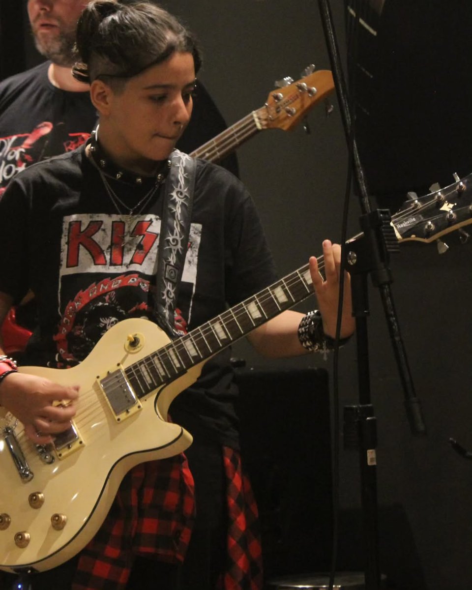 prsnc_banda's tweet photo. Nosso little boy na guitarra, Chris.. 🎸🤘 https://t.co/ExKwzD6N2T