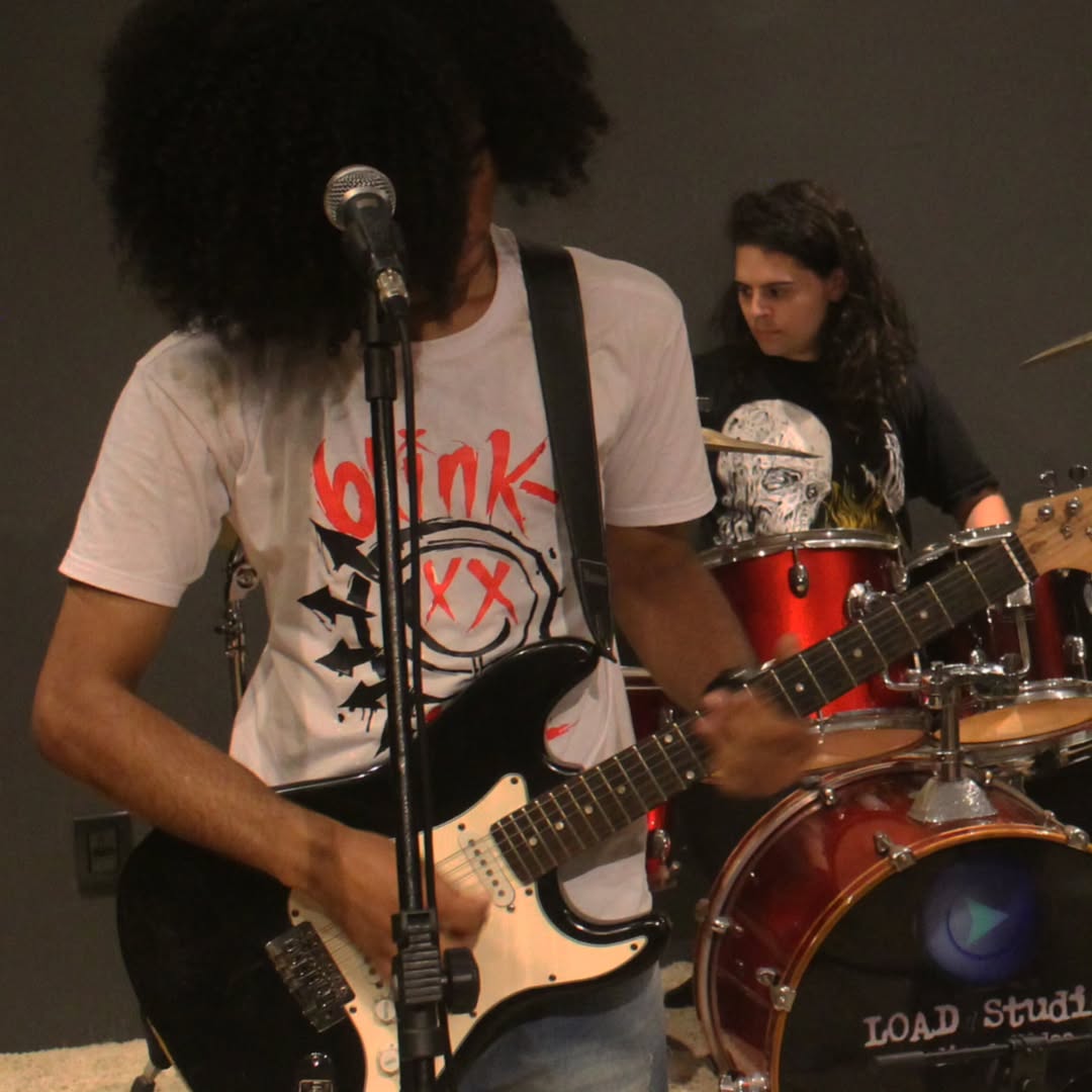 prsnc_banda's tweet photo. Segura os solos do nosso guitarrista, Sam.. 🎸🔥 https://t.co/pIvBBuifzr