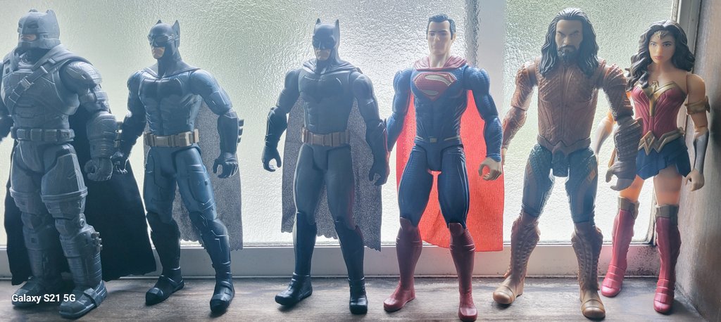 DDDcomics's tweet image. アメコミってDCコミックの気分のときとマーベルコミックの気分のときがあって、今日はDCコミックの気分(´▽｀)
久しぶりにコレクション整理したらマテルの１２インチフィギュア(結構でかいやつ)割と集めてた(≧▽≦)

やっぱアメトイからしか得られない栄養があるなぁ(*´∀`)♪

#DCコミック