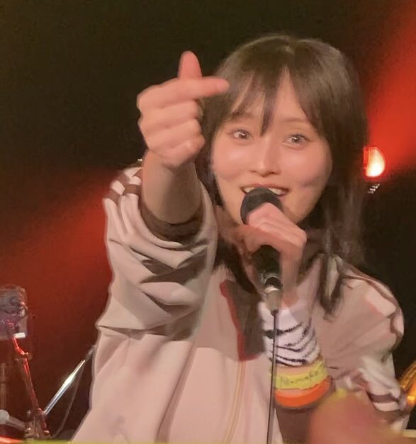 performance0555's tweet photo. 2025年3月9日(日)
京都MUSE
NO MAKE TOUR 2025 FINAL

友人のおかげで参加させて頂きました(感謝です🙇‍♂️)

本当に彩ちゃんは凄いなといつも思います
カバーを入れたセトリ、ファン対応、素晴らしいです

さらに今回だけの一曲撮影OKにはビックリでした😳
正直、準備に焦りました😅
もう１つの方で撮ればもっと綺麗に撮れたかなと後悔もしました😖

でも、キュン🫰に答えてくれる最高のショットを頂きました🥰
このショットは僕の宝の１つになりました☺️

これからも出来る限りになりますが応援します！🎉👏

推していきます‼️🎉

さや姉　大好きです！❤️

#山本彩NOMAKETOUR2025
#山本彩
#京都MUSE