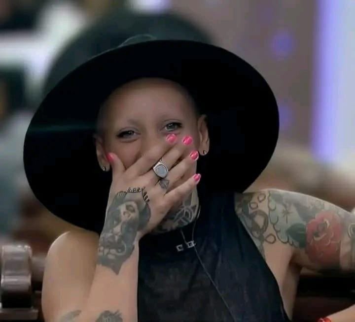 borntochusmear's tweet image. Mi marido se quiere morir. Sabe que me perdió. 

VUELVE GRAN FURIA
#GranHermano