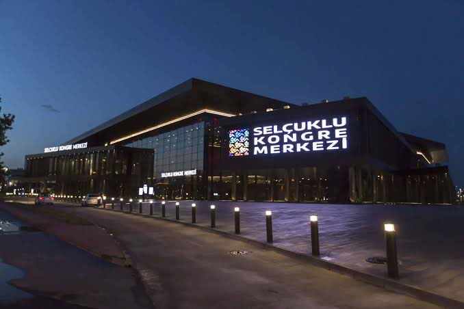 “Zulm ile abad olanın, akıbeti berbâd olur.”

Milletin alın teriyle yapılan Selçuklu Kongre Merkezi, milletin değil, bir zümrenin tapulu malı mı?
Halka ait olan bir mekân, milletin iradesine ipotek koyanların tekelinde mi?

Biz, Anahtar Parti olarak halkımızla kucaklaşmak,