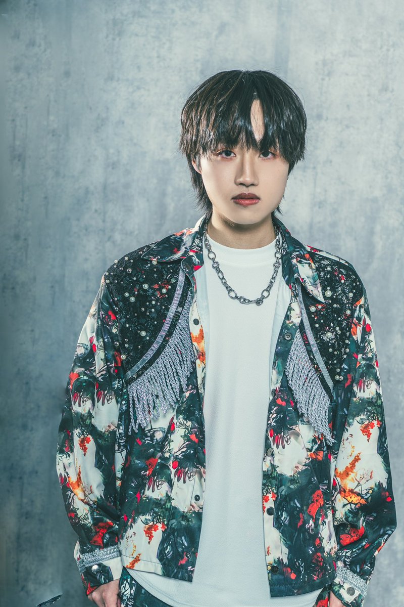 SYANK【公式】🐈⬛ (@syank_official) on Twitter photo ╭━ ⋅𖥔⋅ ━━━✶━━━ ⋅𖥔⋅ ━╮
HAYATO <a href="/syank_hayato/">HAYATO【SYANK】</a>
Member Color:緑
Birthday:2002年4月18日
lit.link/syankhayato
╰━ ⋅𖥔⋅ ━━━✶━━━ ⋅𖥔⋅ ━╯
このポストをRP+♡=150で
新個人アー写3人目公開🗝️!
#SYANK ╭━ ⋅𖥔⋅ ━━━✶━━━ ⋅𖥔⋅ ━╮
HAYATO <a href="/syank_hayato/">HAYATO【SYANK】</a>
Member Color:緑
Birthday:2002年4月18日
lit.link/syankhayato
╰━ ⋅𖥔⋅ ━━━✶━━━ ⋅𖥔⋅ ━╯
このポストをRP+♡=150で
新個人アー写3人目公開🗝️!
#SYANK