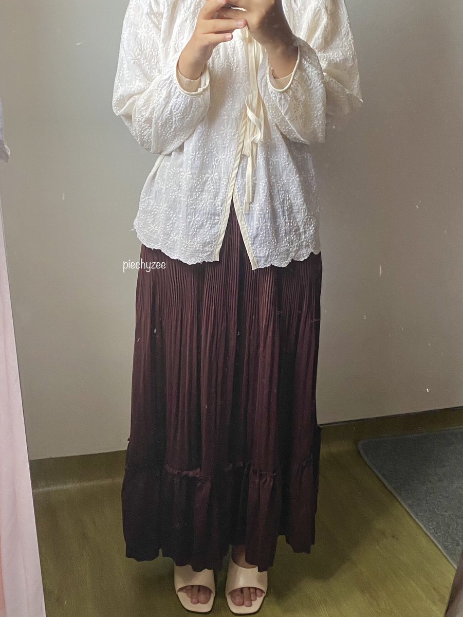 piechyzee's tweet image. nemuin skirt 40ribuan yang look nya bagus pol buat ootd-an😭

bakal kepake banget ini buat daily atau main🙌🏼✨