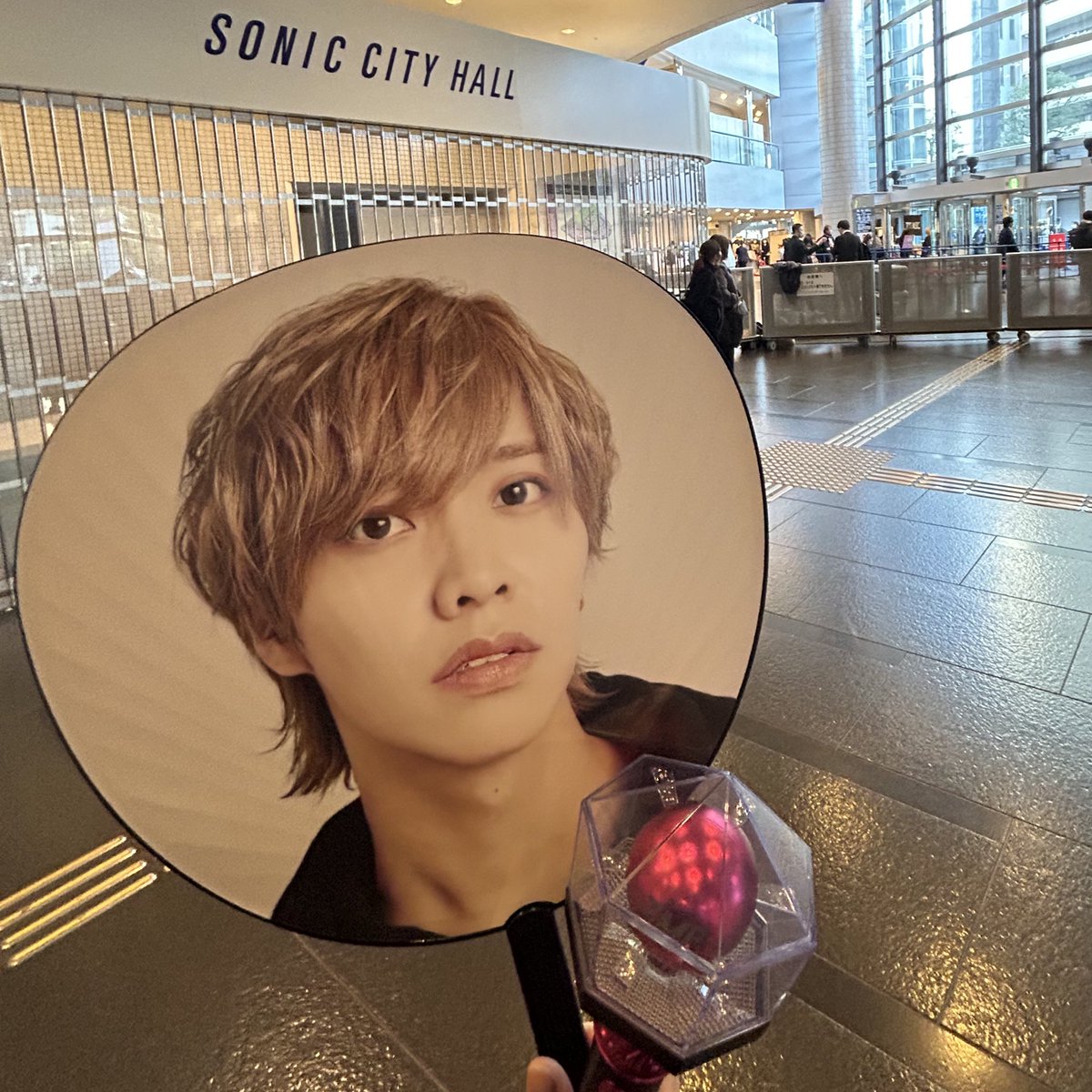 isbs_pico's tweet photo. IMPERIALで銀テを譲っていただいて
私もいつかお譲り恩返しができたらいいなと思っていたらさっそく✨toHEROesでお隣りの女の子たちにお譲りできました
大切にしてくれてるといいな https://t.co/txBWiPooIE