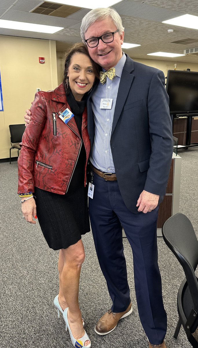 TiffanyErvin's tweet photo. Quick two-day trip to #camdensc & #myrtlebeachsc & #whitevillenc to share an update on @CartFund - great to see so many #RotaryGeek friends! @Johnny_Deal #adventureinservice #tiffanystravels #Lockerroomleadership #keynotespeaker #endalz https://t.co/Z0OPzW6ZN8