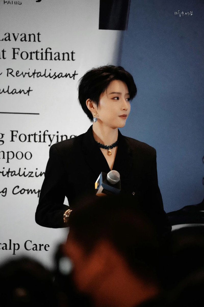 hikari_xinliu's tweet photo. she's a fine lady knight dear lady knight

#DiorAW25
#StarsinDior
#XINxDior
#XINLiu https://t.co/CbFWJM7PnW