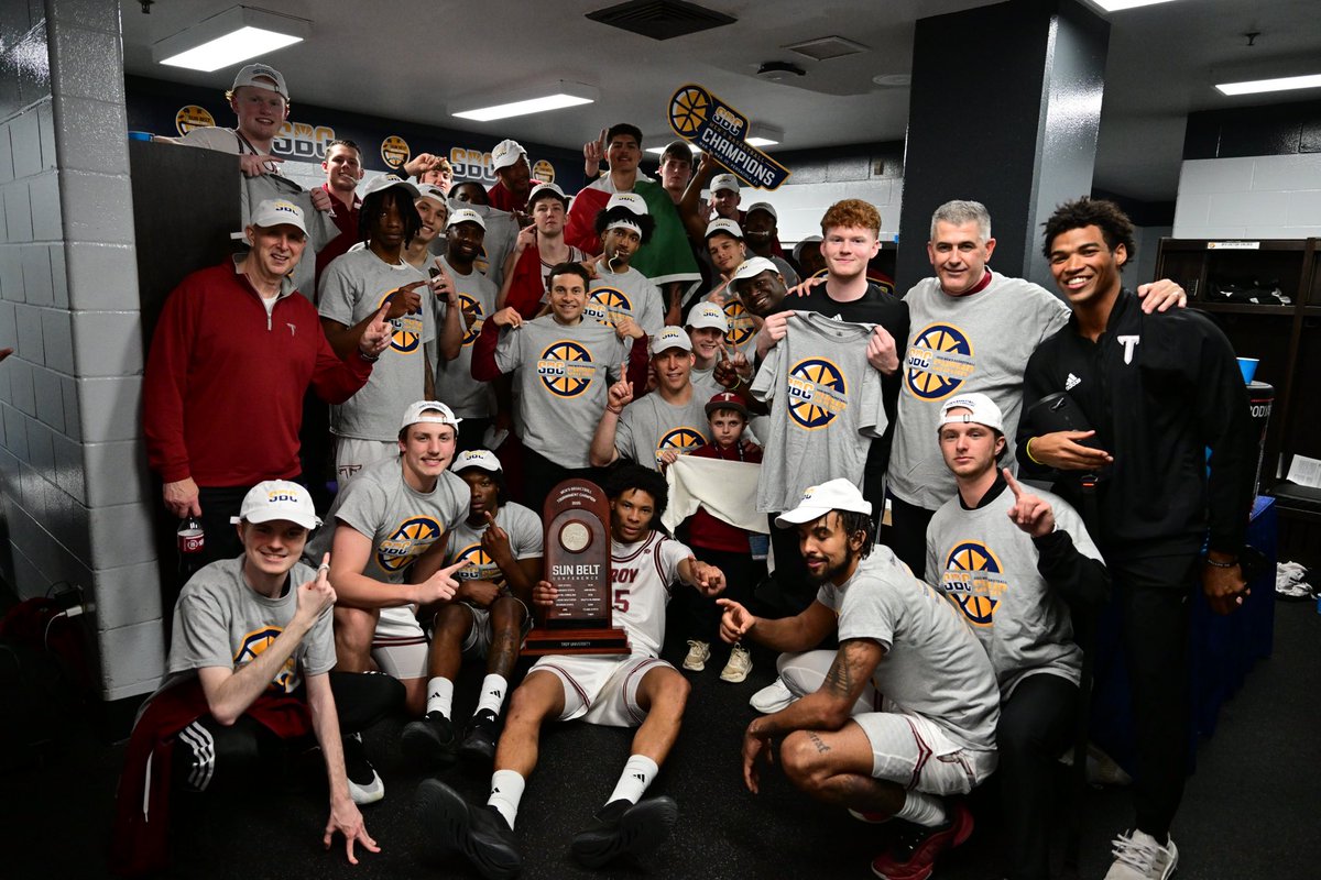 The sweetest win shirt of them all 💥

#TakeTheStairs | #OneTROY⚔️🏀