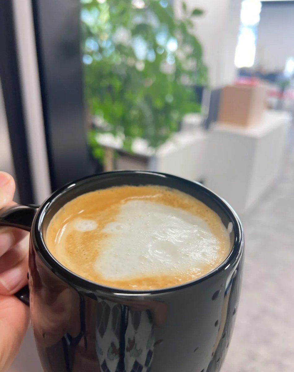 朝のコーヒー一杯、余裕と深みを加える瞬間。☕️
静かな朝、香り高いコーヒーと共に始まる一日は、いつも特別です。
今日も穏やかで優雅な一日をお過ごしください。💫
#朝のコーヒー #余裕のある時間 #上質な一日 #コーヒー一杯 #優雅な始まり #一日の活力 #朝の余裕 #小さな幸せ